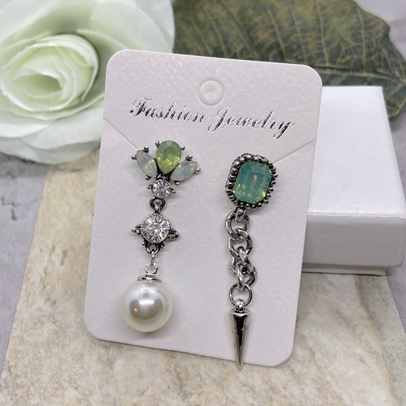 Mismatch Crystal Pearl Drop Earrings - Picture 7 of 14